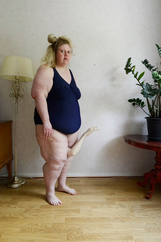 iiu Susiraja Handshake, 2017 Chromogenic print 13 11/16 x 10 7/16 inches 34.8 x 26.5 cm