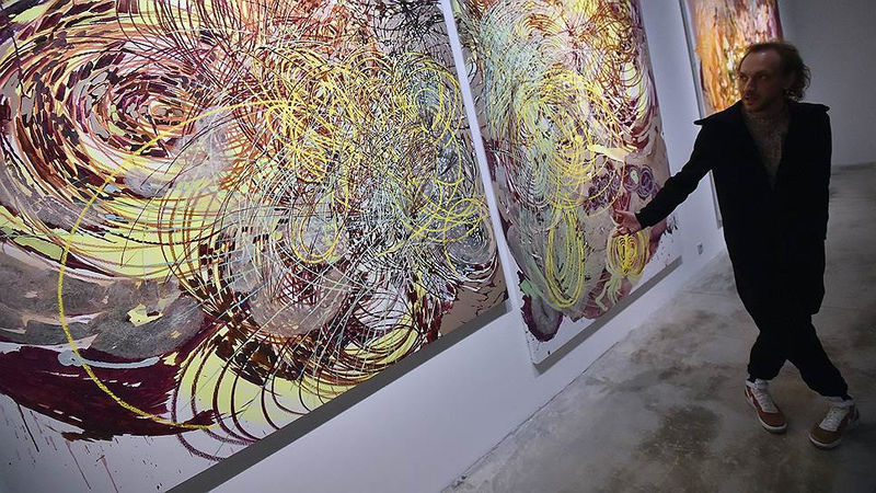 Тени забытых красок: «Бисер для Хиросимы» Влада Кулькова в галерее «Риджина»