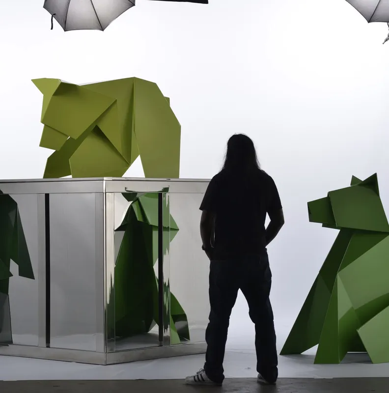 An interview with American sculptor Hacer, Origami, Calder, and love