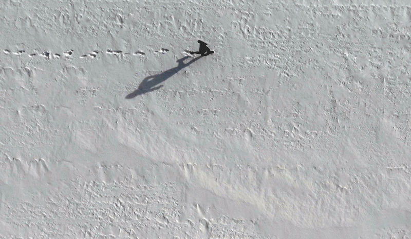 Distance / Horizon Horizon / Distance: Snow Field (2024) 1920 × 1080 px, 4 minutes 7 seconds. Edition of 5 + 2AP