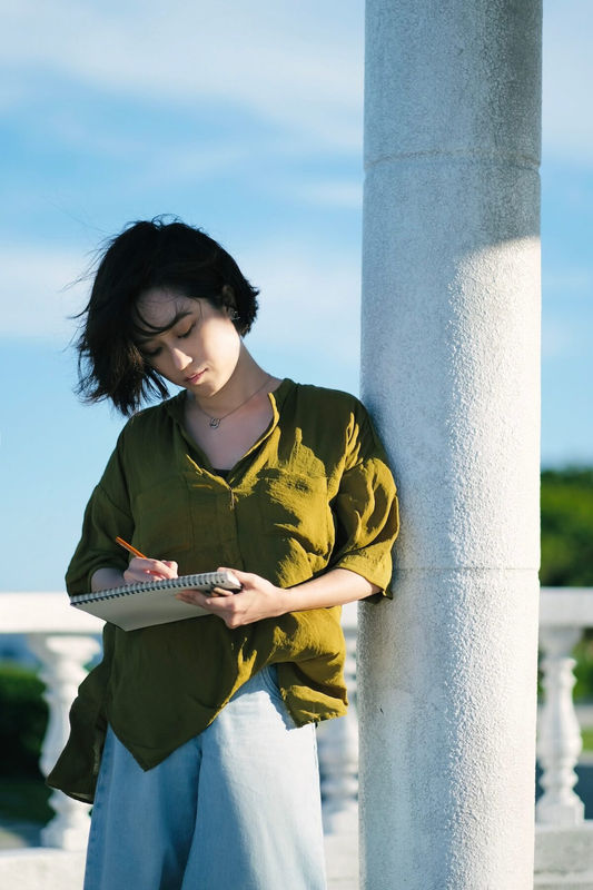 夢裡飄進⼀朵雲｜專訪 台灣藝術家 陳雲 CHEN YUN