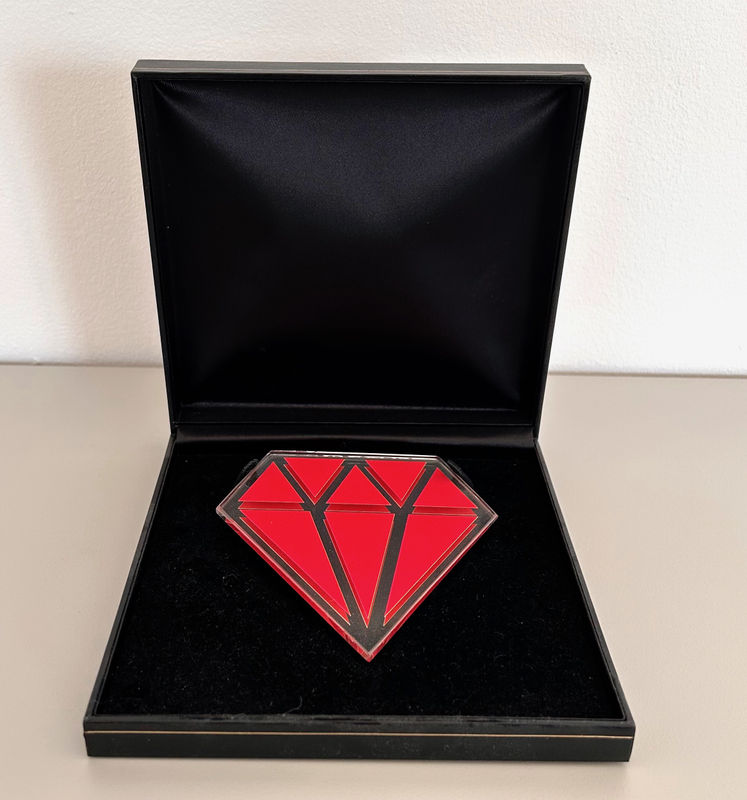 Le Diamantaire ' Street diamond' red