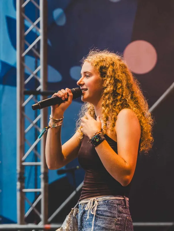 Muziek: optreden Maud Schoonheim, 15:00 PM