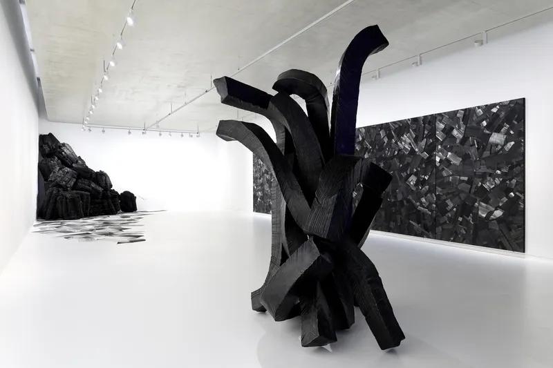 LEE BAE – EN ATTENDANT: WAITING