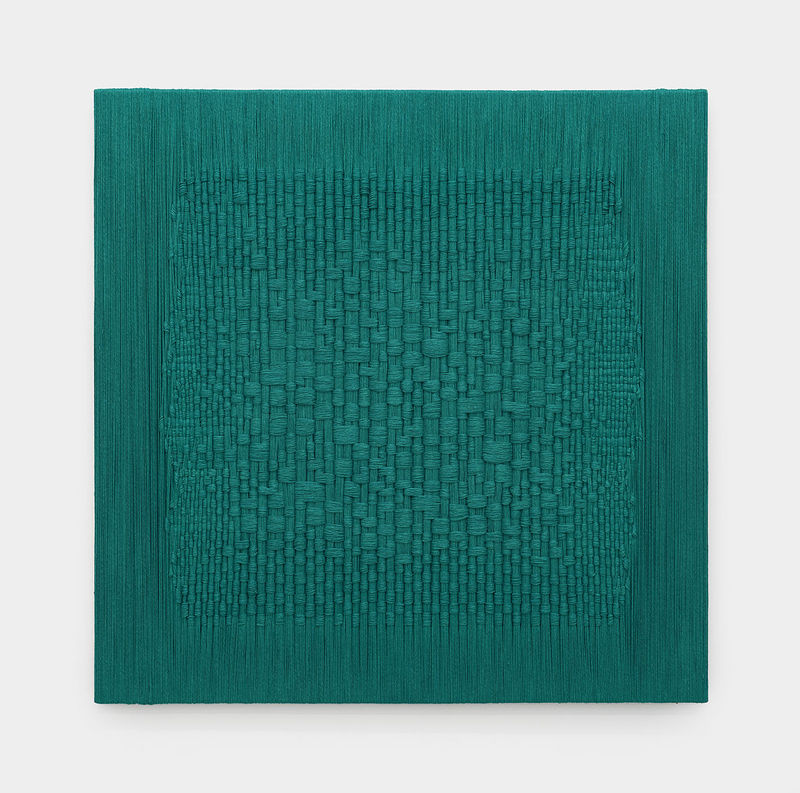 Sheila Hicks, Emerald Appearing Disappearing / Emeraude Apparaissant Disparaissant, 2025, Linen 120 x 120 cm (47 1/4 x 47 1/4 in.)