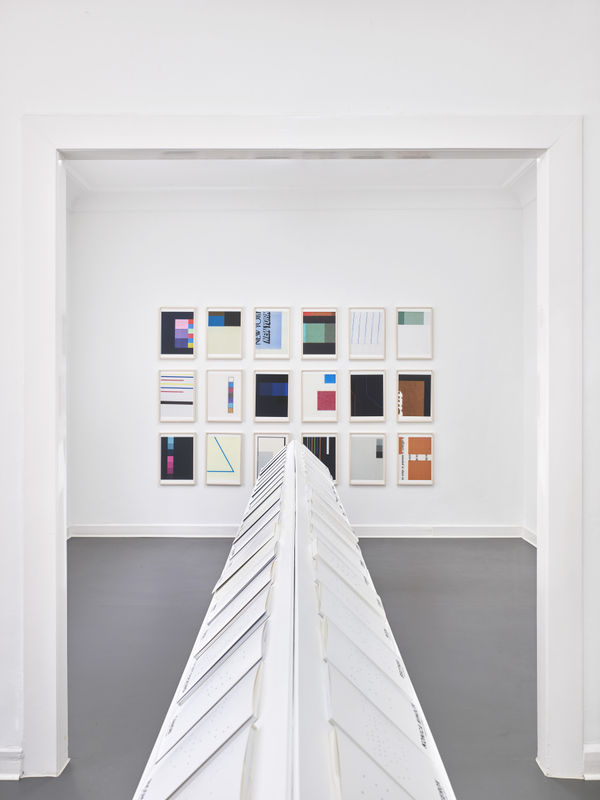 Installation view: Natural Red, 2025 Konrad Fischer Galerie, Düsseldorf