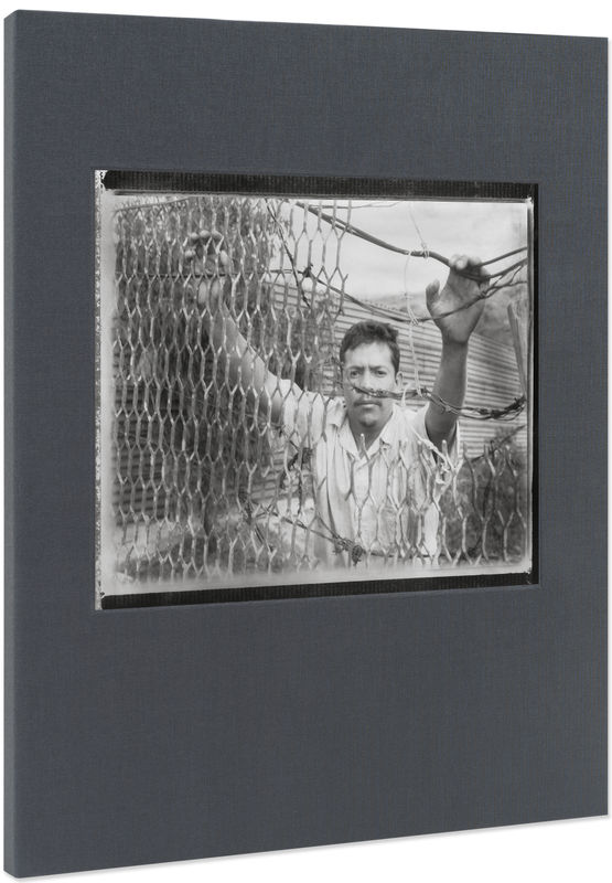 Estamos Buscando A, Portfolio Print Book