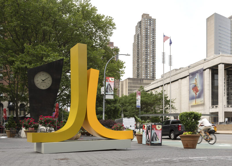 Carl D’Alvia, "Tandem", 2025. Auto paint on aluminum, 126 x 144 x 29 inches. Courtesy of the artist and HESSE FLATOW, New York.. Photo: Charles Benton