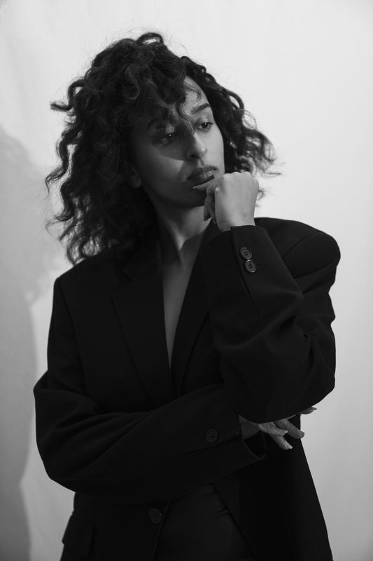 Art Performance, Conected Silence: Raquel DK