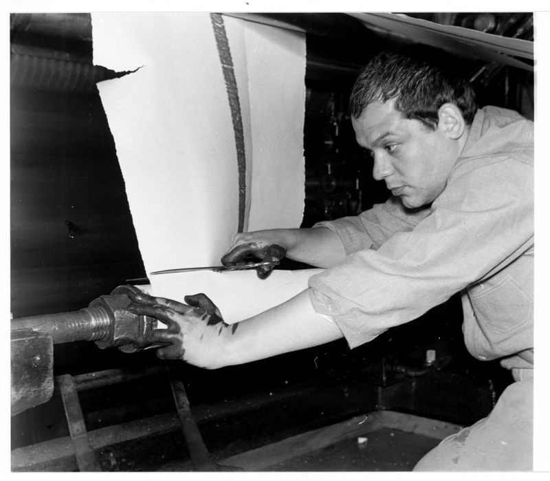 Piero Manzoni executing Linea lunga 7.200 metri (Line 7200 Meters Long). Herning, 1960 © Ole Bagger / HEART, Herning Museum of Contemporary Art © Eva Sørensen © Fondazione Piero Manzoni, Milano