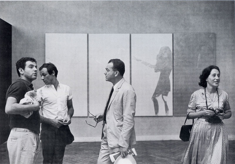 Giosetta Fioroni con Gian Tomaso Liverani, Mario Schifano e Tano Festa alla Biennale di Venezia del 1964
