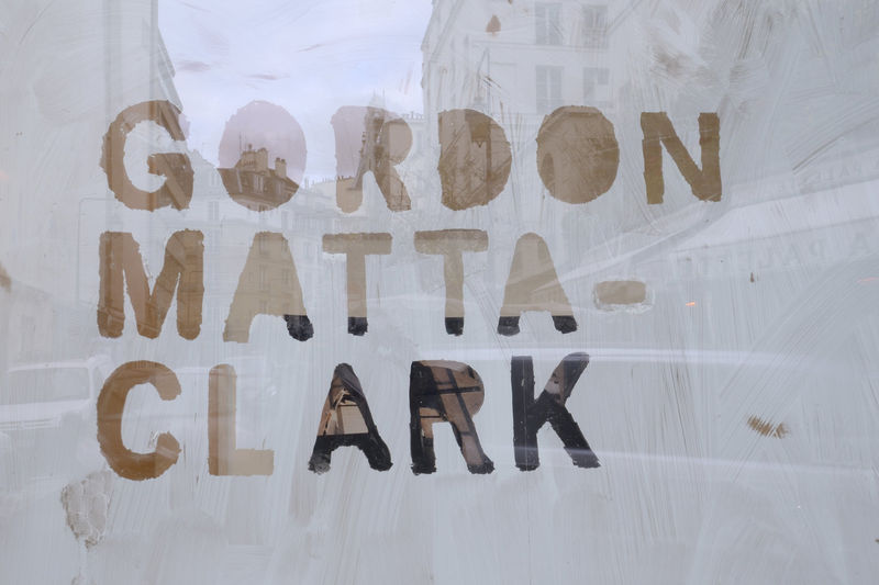 Interventions - PHOTOGRAPHIES DE GORDON MATTA-CLARK - SCÉNOGRAPHIE DE DIDIER FAUSTINO