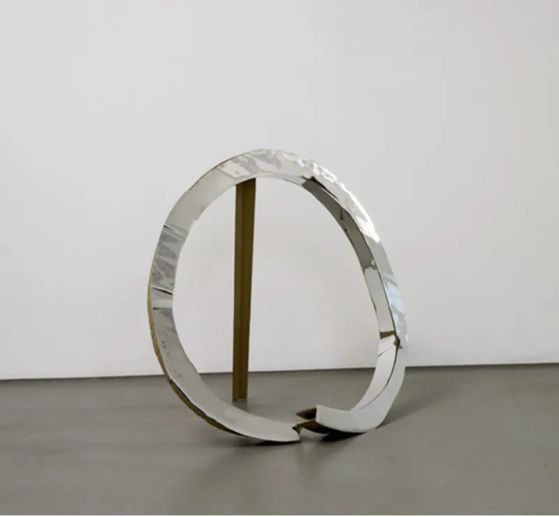 SImone Slee, Make a sculpture, watch it fall down 2005, cardboard, mirror foil. Photo: Wolfgang Gunzel