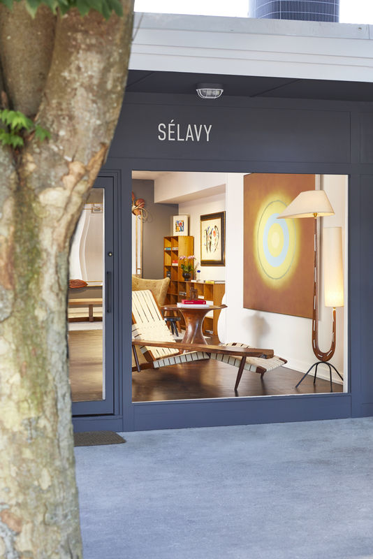 Image of entrance to Selavy from the sidewalk