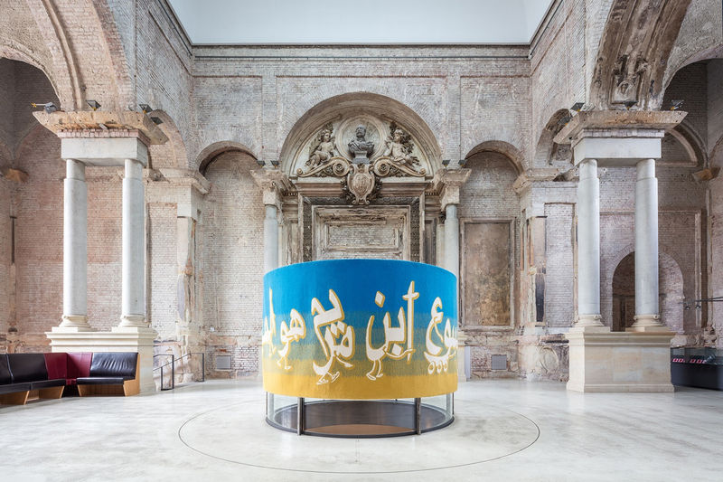 round canvas with text