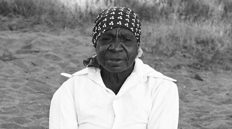Emily Kam Kngwarray near Mparntwe, Alice Springs in 1980