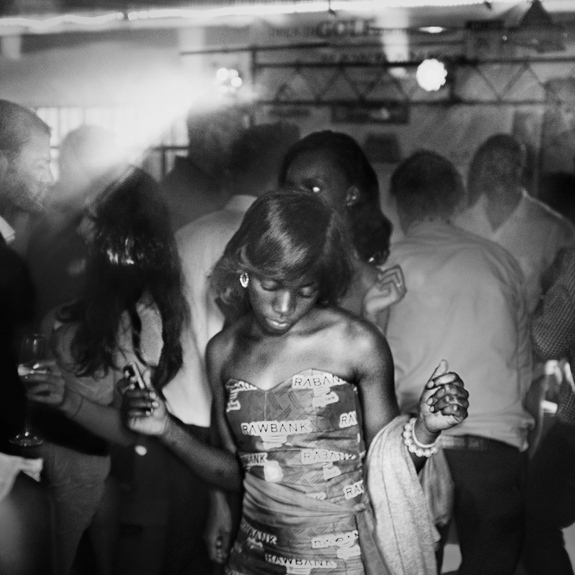 Léonard Pongo | video installation and 10 photographs enter the collection of Museum KANAL / Centre Pompidou (Brussels)