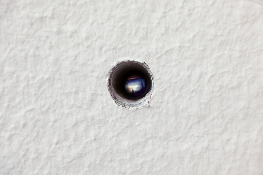 Sneak a peek (previous title 'Peephole')