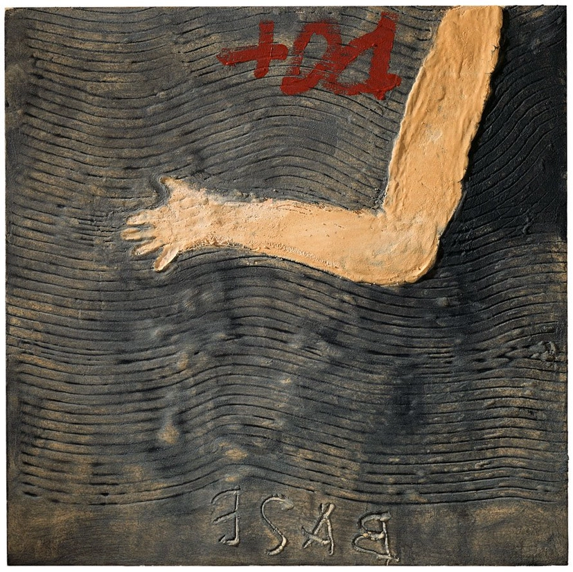 <strong>Antoni Tàpies</strong>, <em>Ondulacions i braç (Waves and arm)</em>, 2009