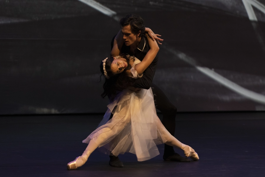 William Bracewell and Francesca Hayward performing, with backdrop by Armstrong-Jones ©The Frederick Ashton Foundation photograph by Andrej Uspenski