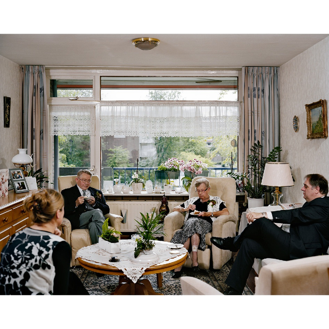 《奥德沃特先生和夫人的60周年结婚庆典，代尔夫特》，黛娜·利申博格，2011  Mr and Mrs Onderwater’s 60th anniversary celebration, Delft, Dana Lixenberg, 2011