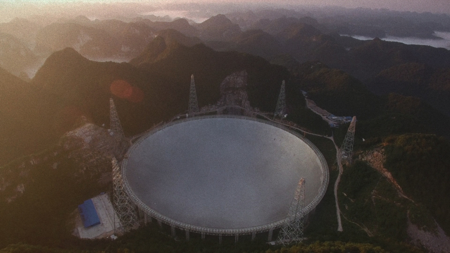 角锥体与抛物线 II，2021，王凝慧, ©王凝慧及上海胶囊画廊