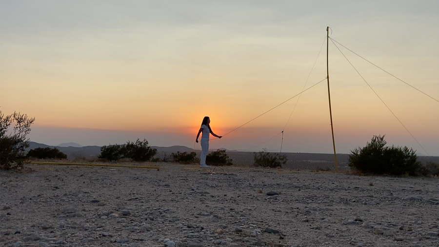 角锥体与抛物线 II，2021，王凝慧  ©王凝慧及上海胶囊画廊