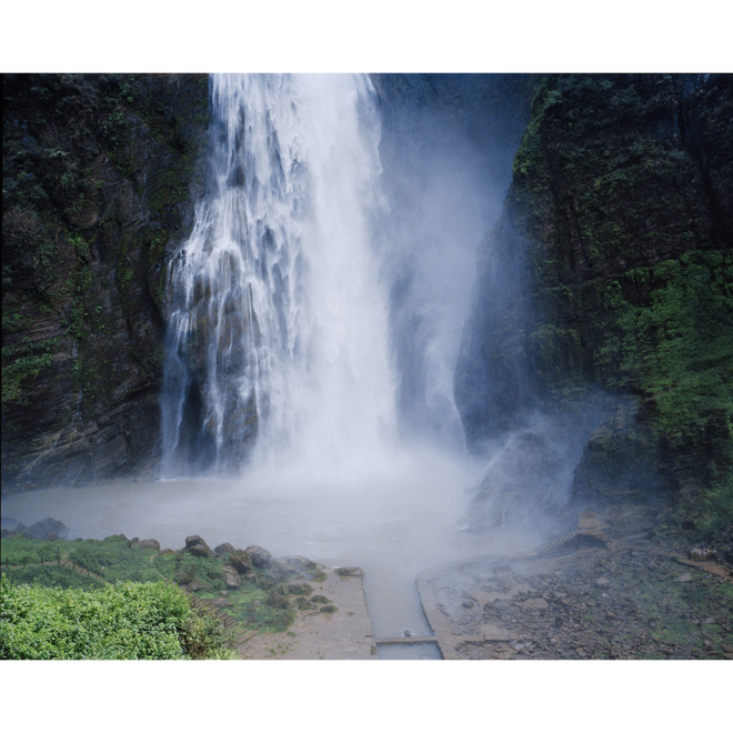 2023年7月，湖南吉首，瀑布。  July 2023, Jishou, Hunan Province A wild waterfall