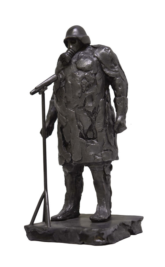 Breaking news, 2019 Bronze 39 x 18 x 16 cm Edition of 8