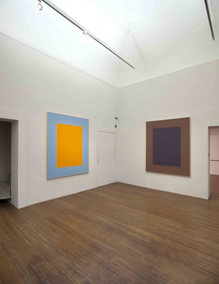 Erbern - Pinelli - Viallat: La pittura in sé - The painting itself – ABC-ARTE Contemporary art Gallery – 2015 Ulrich Erbern, Luce nella luce, 2009, 185 x 150 cm - 72 7/8 x 59 1/8 in, acrilio su tela Pino Pinelli, Pittura G 21 elementi, 2007, 9 x 33 cm - 3 1/2 x 13 in, trecnica mista