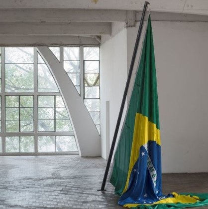 Uma exposição com partido, sim!