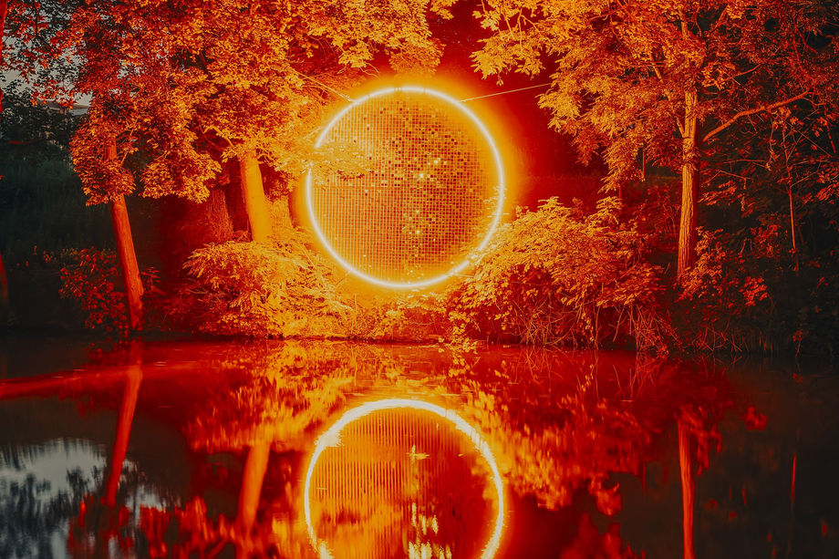 Open a larger version of the following image in a popup:Jacqueline Hen - One's sunset is another one's sunrise, 2024 | Lichtparcours Braunschweig 2024, curated by Stefan Törmer | Photo: Stadt Braunschweig/Volker Crone Jacqueline Hen - One's sunset is another one's sunrise, 2024 | Lichtparcours Braunschweig 2024, curated by Stefan Törmer | Photo: Stadt Braunschweig/Volker Crone