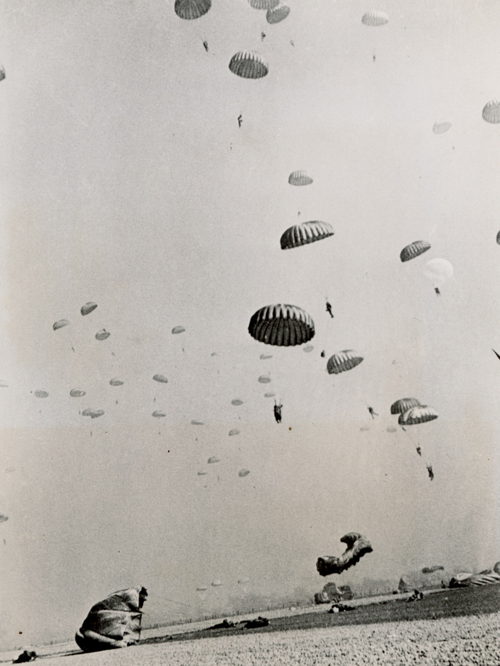 ROBERT CAPA (HUNGARIAN-AMERICAN, 1913-1954)