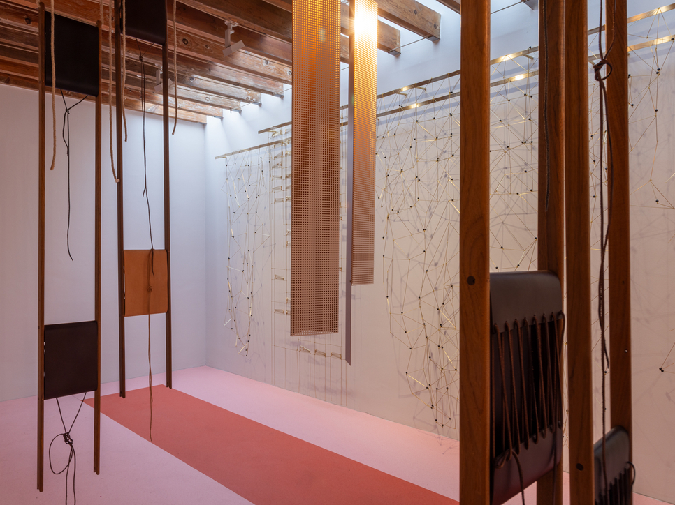 leonor antunes: superficie, borde y vacíos (expandidos)