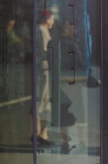 Saul Leiter, Walking, New York, 1956
