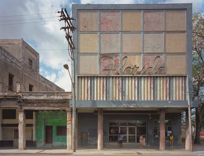 Robert Polidori, Cine Florida, Calzada de Diez de Octubre (between Via Blanca and Serafines), Santo Suárez, Havana, 1997