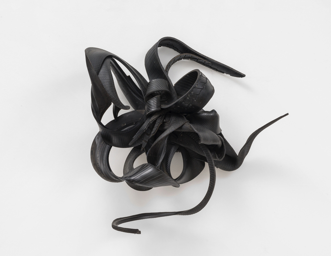 Chakaia Booker, Unrelated Messaging, 2000