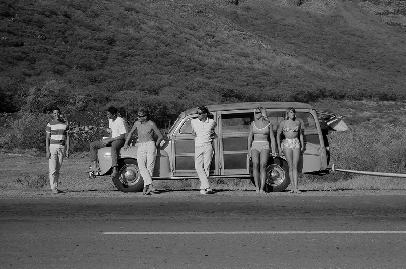 LeRoy Grannis, Makaha Hawaii (People By The Car), 1962